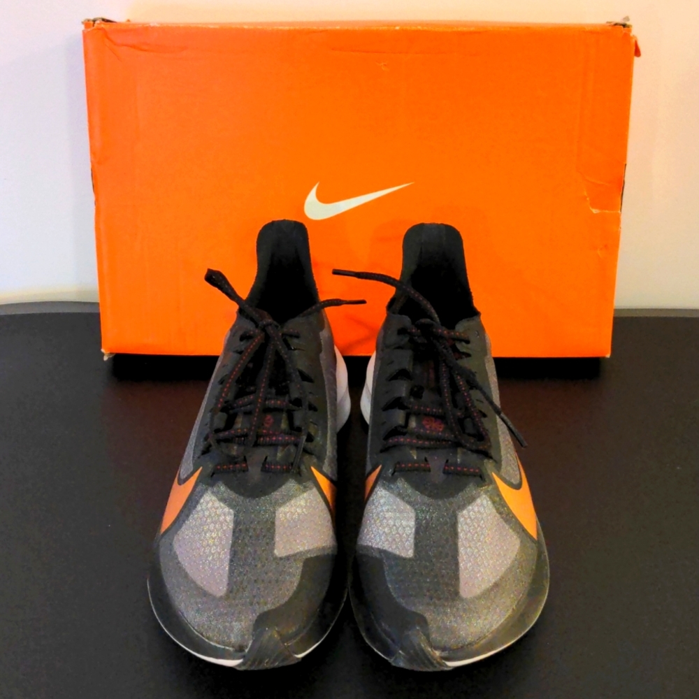 Like NEW Women's NIKE Zoom Gravity size 8